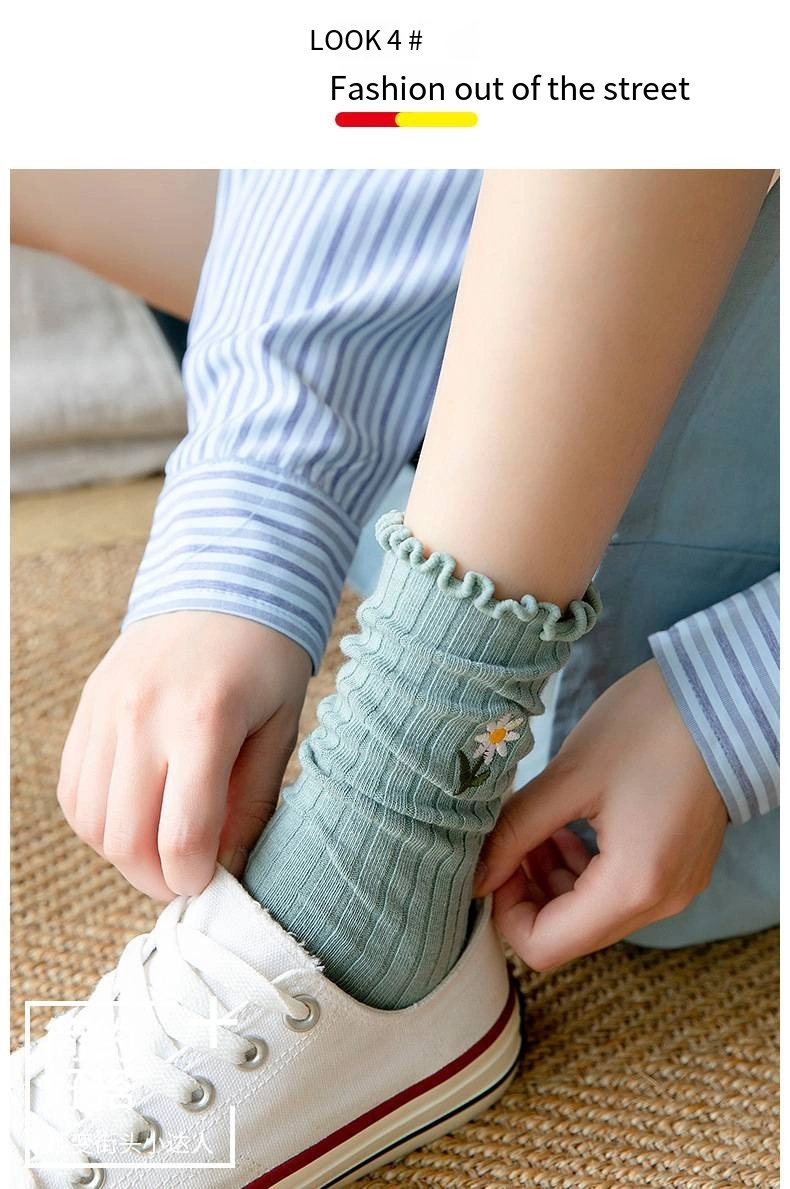 Custom Embroidered Daisy Retro Solid Colors Women Winter 100% Cotton Knitted Crew Loose Lace Socks